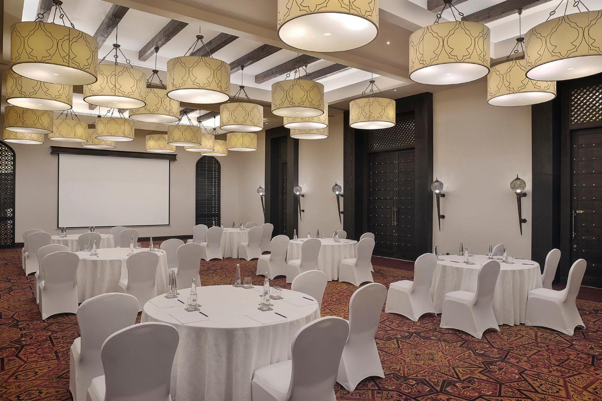 Tilal Liwa Hotel - Madinat Zayed Bagian luar foto
