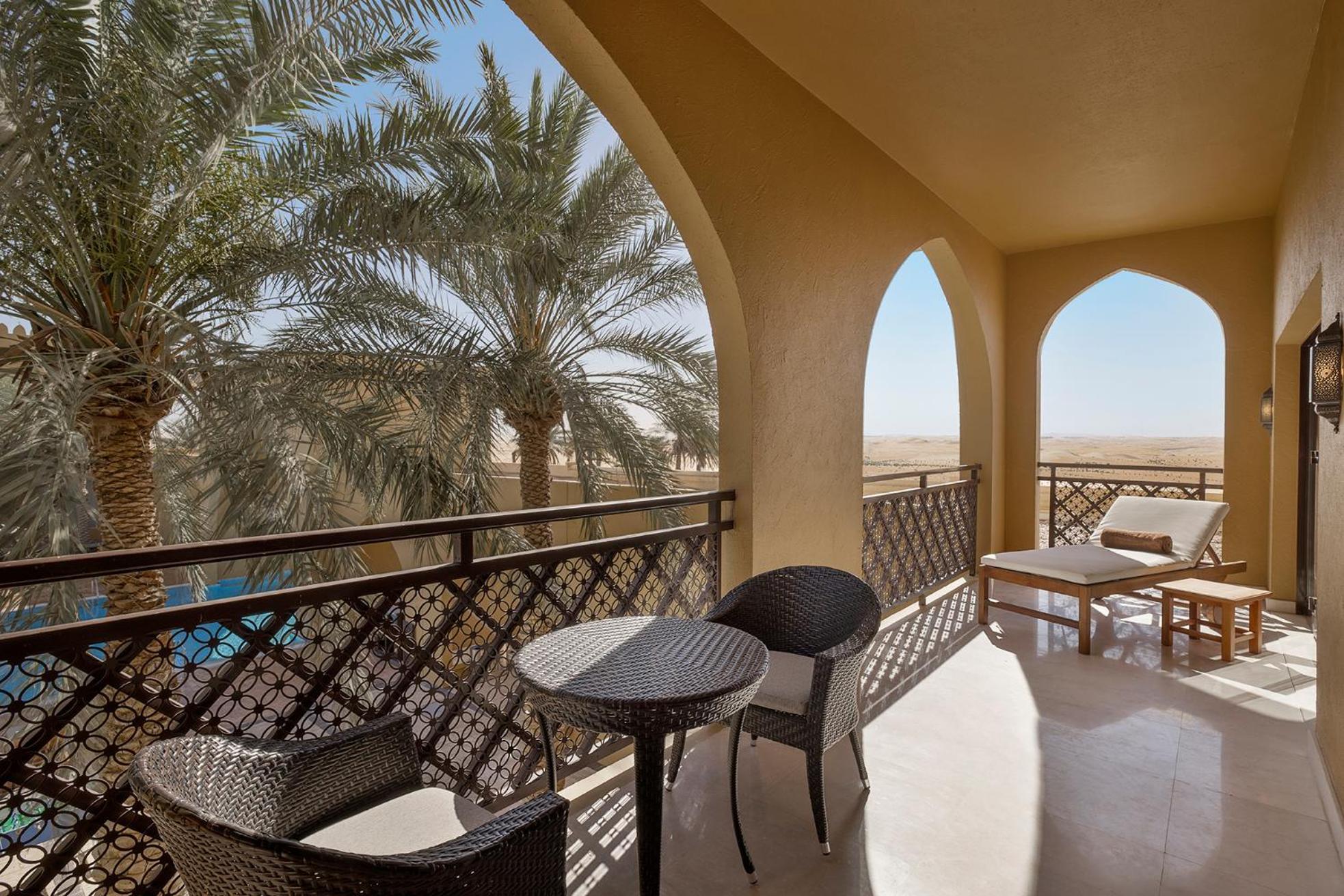 Tilal Liwa Hotel - Madinat Zayed Bagian luar foto